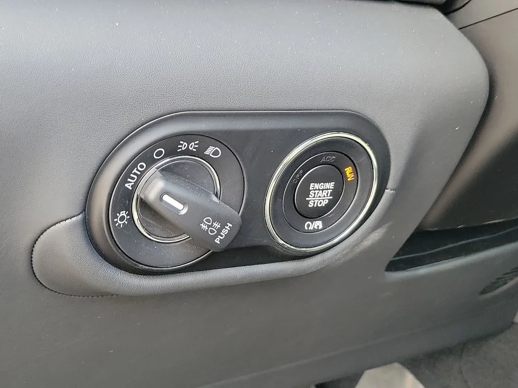 Used 2023 Maserati Levante - photo 15