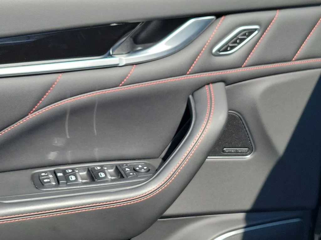 Used 2023 Maserati Levante - photo 16