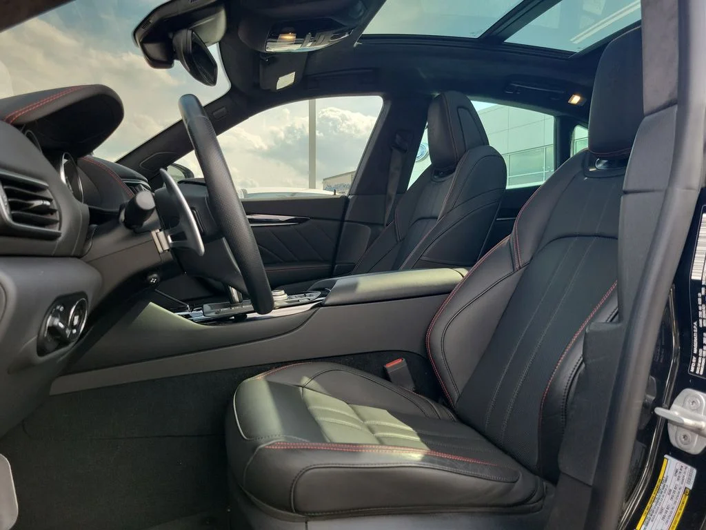 Used 2023 Maserati Levante - photo 18