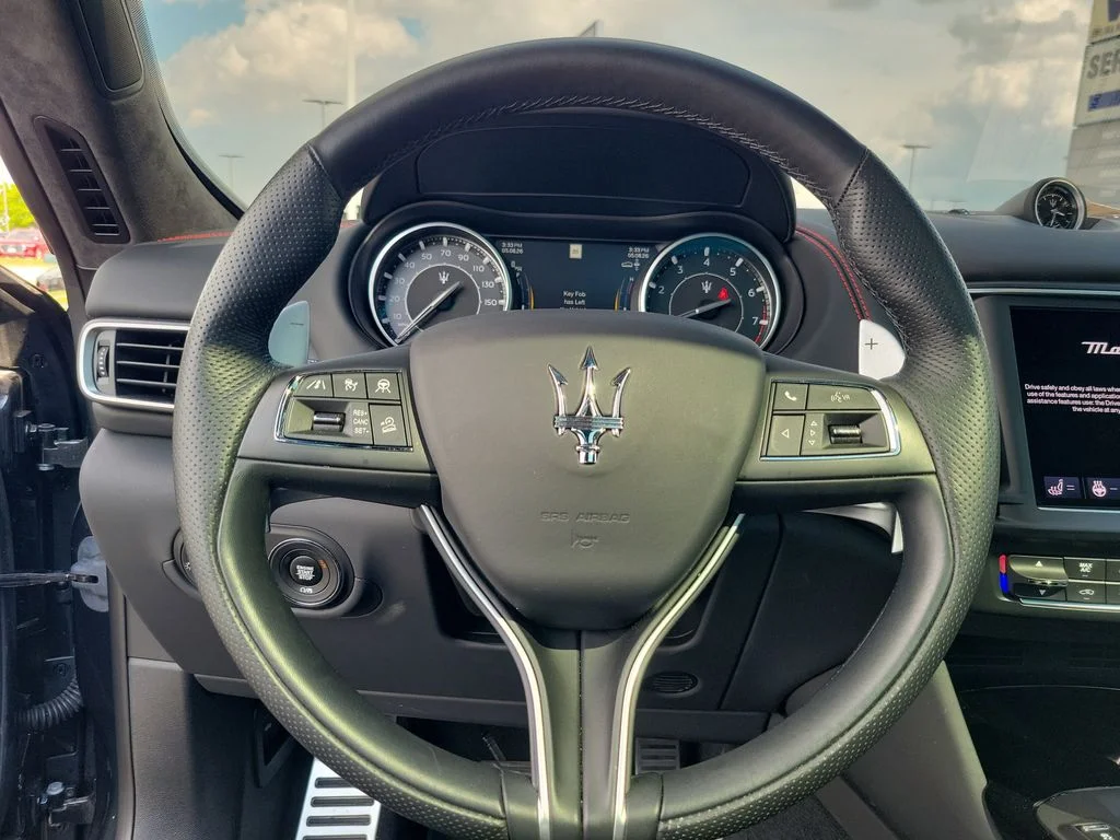 Used 2023 Maserati Levante - photo 20