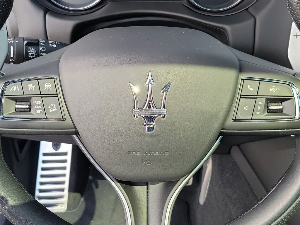 Used 2023 Maserati Levante - photo 21