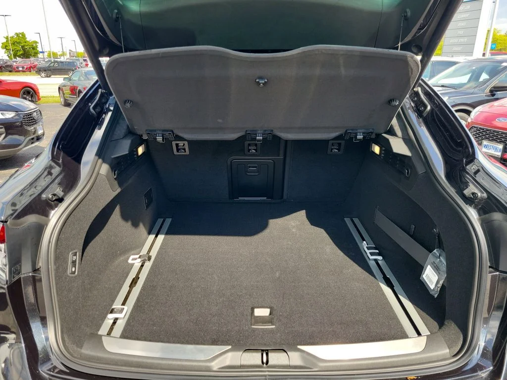 Used 2023 Maserati Levante - photo 7