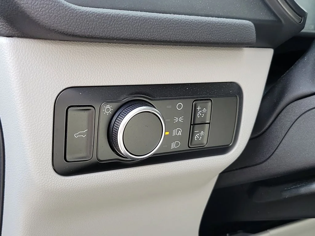 Used 2025 Ford Escape - photo 16