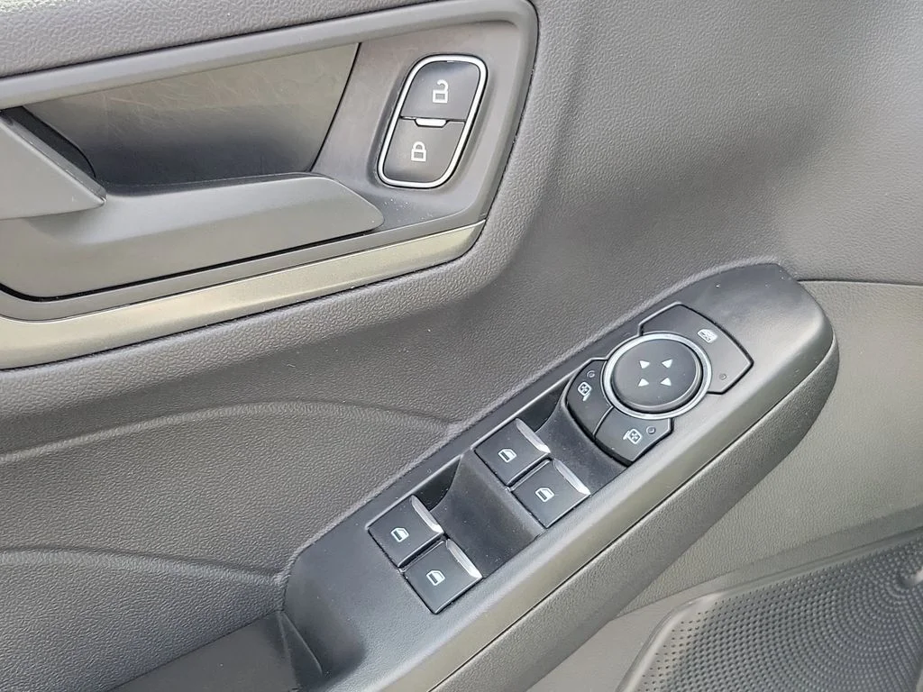 Used 2025 Ford Escape - photo 17