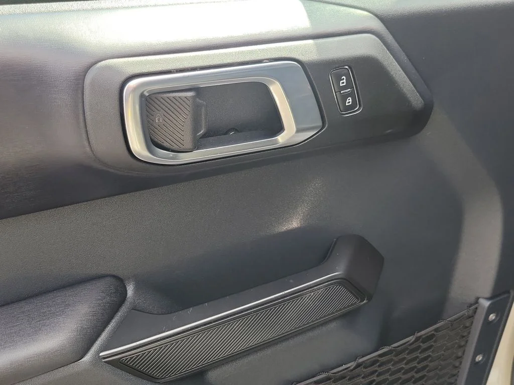 Used 2025 Ford Bronco - photo 15