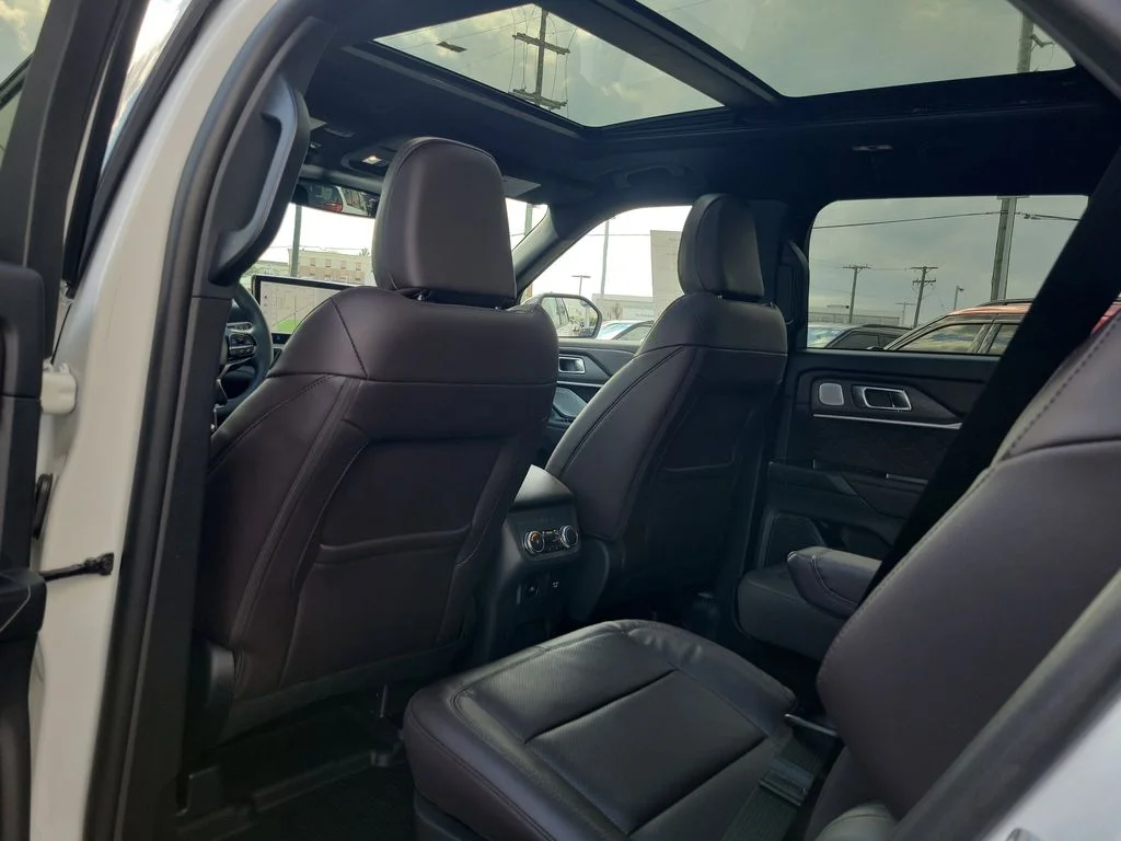 Used 2025 Ford Explorer - photo 12