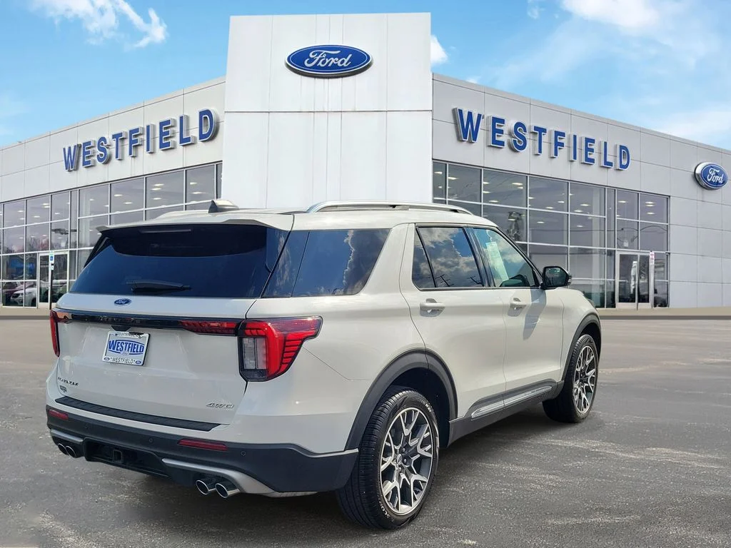 Used 2025 Ford Explorer - photo 2