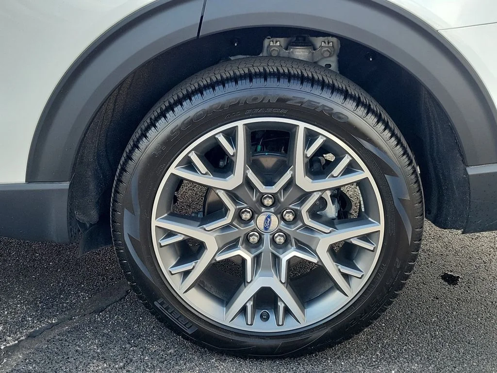 Used 2025 Ford Explorer - photo 32