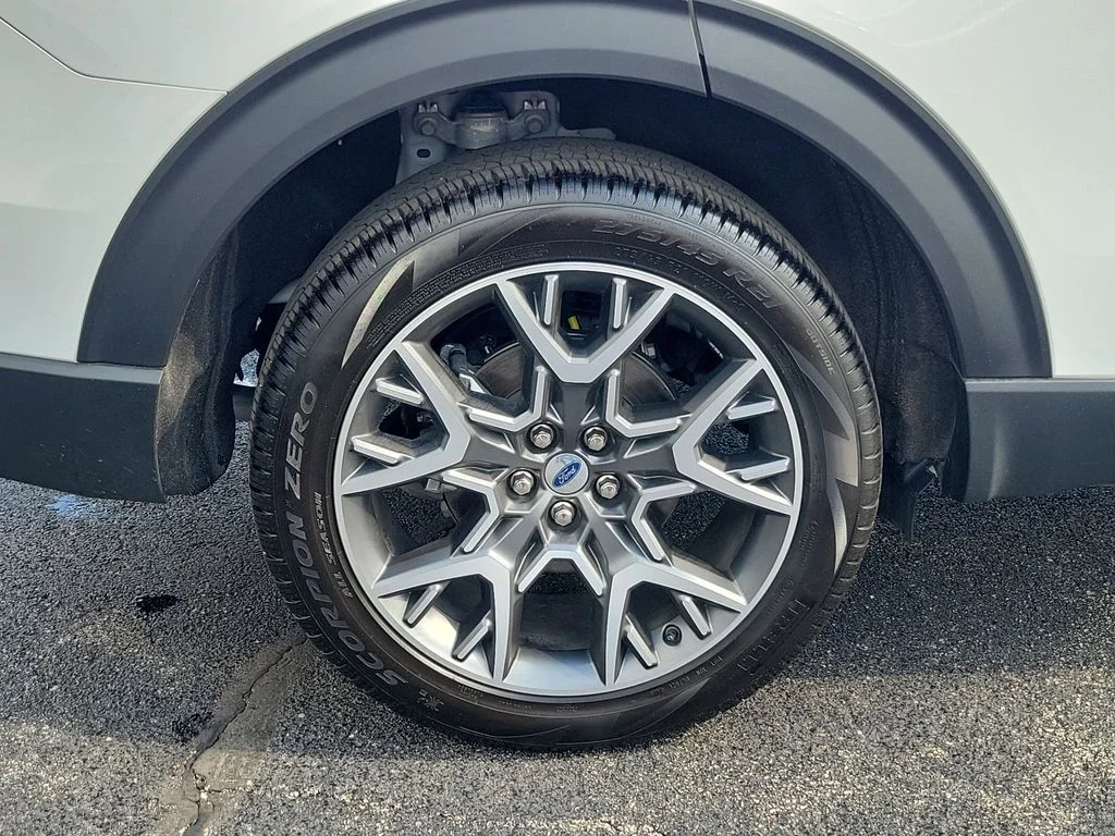 Used 2025 Ford Explorer - photo 33