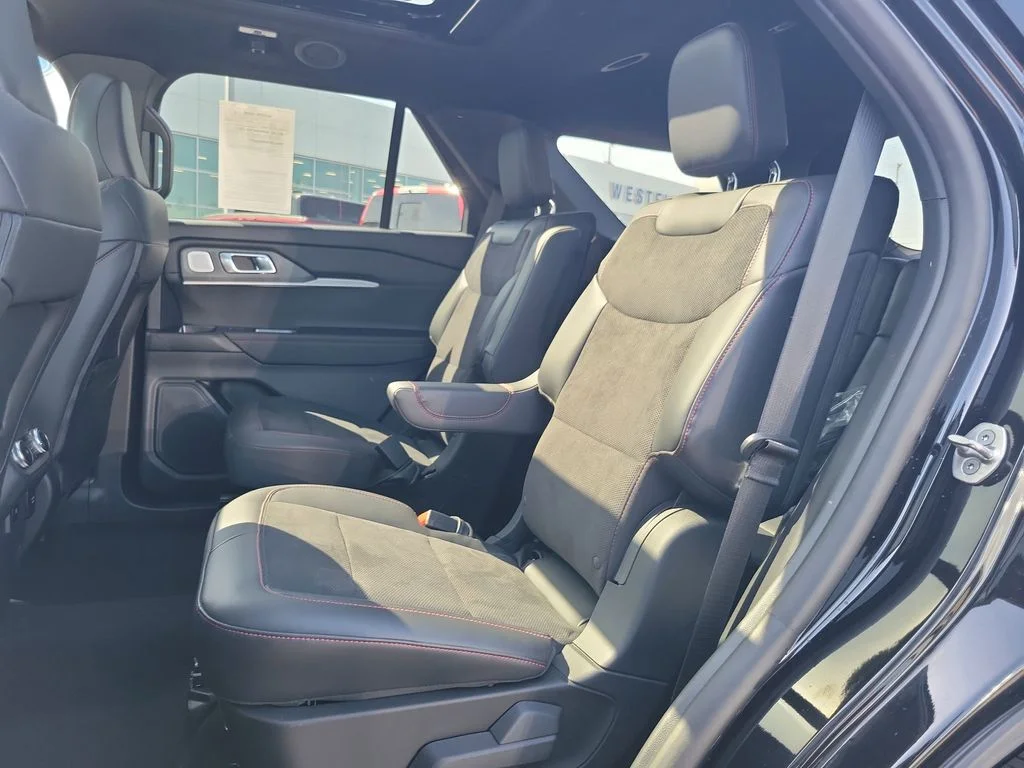 Used 2025 Ford Explorer - photo 12