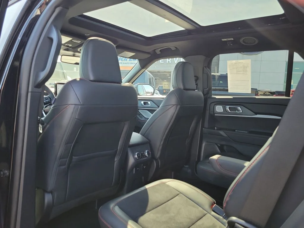 Used 2025 Ford Explorer - photo 13