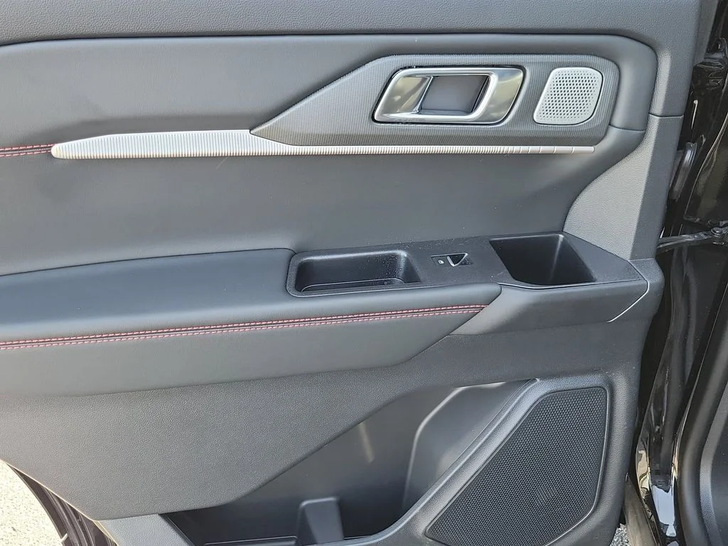 Used 2025 Ford Explorer - photo 15