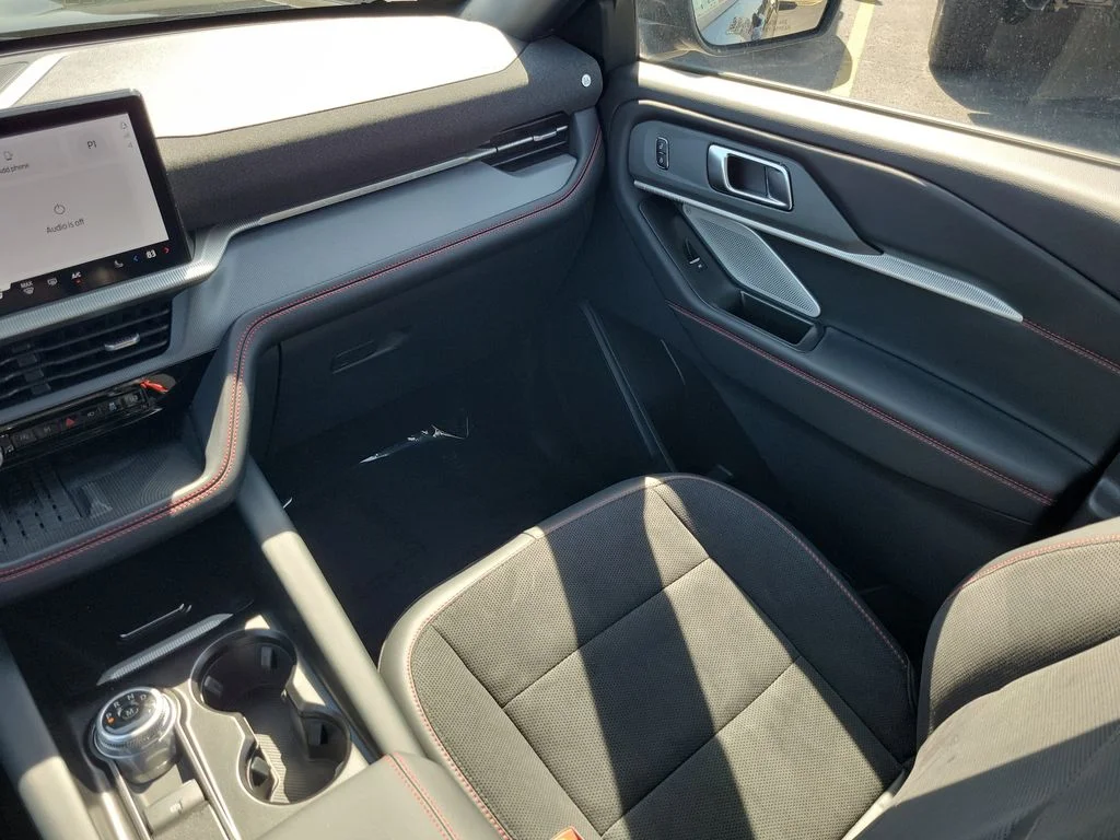 Used 2025 Ford Explorer - photo 17