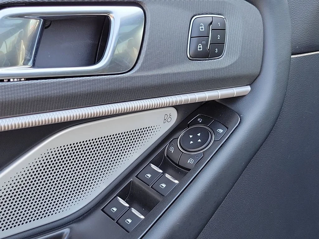 Used 2025 Ford Explorer - photo 21
