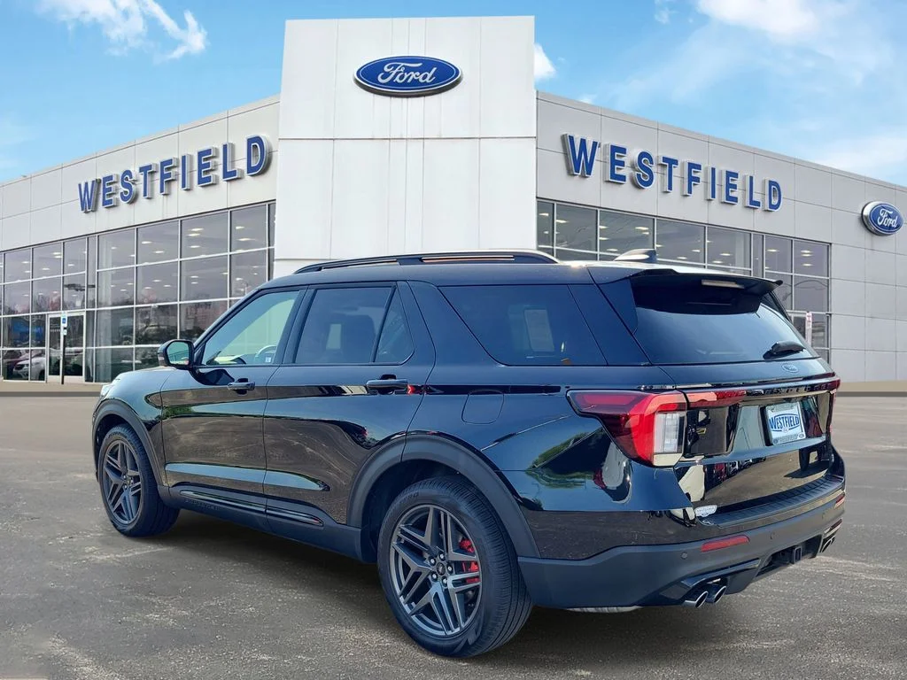 Used 2025 Ford Explorer - photo 2