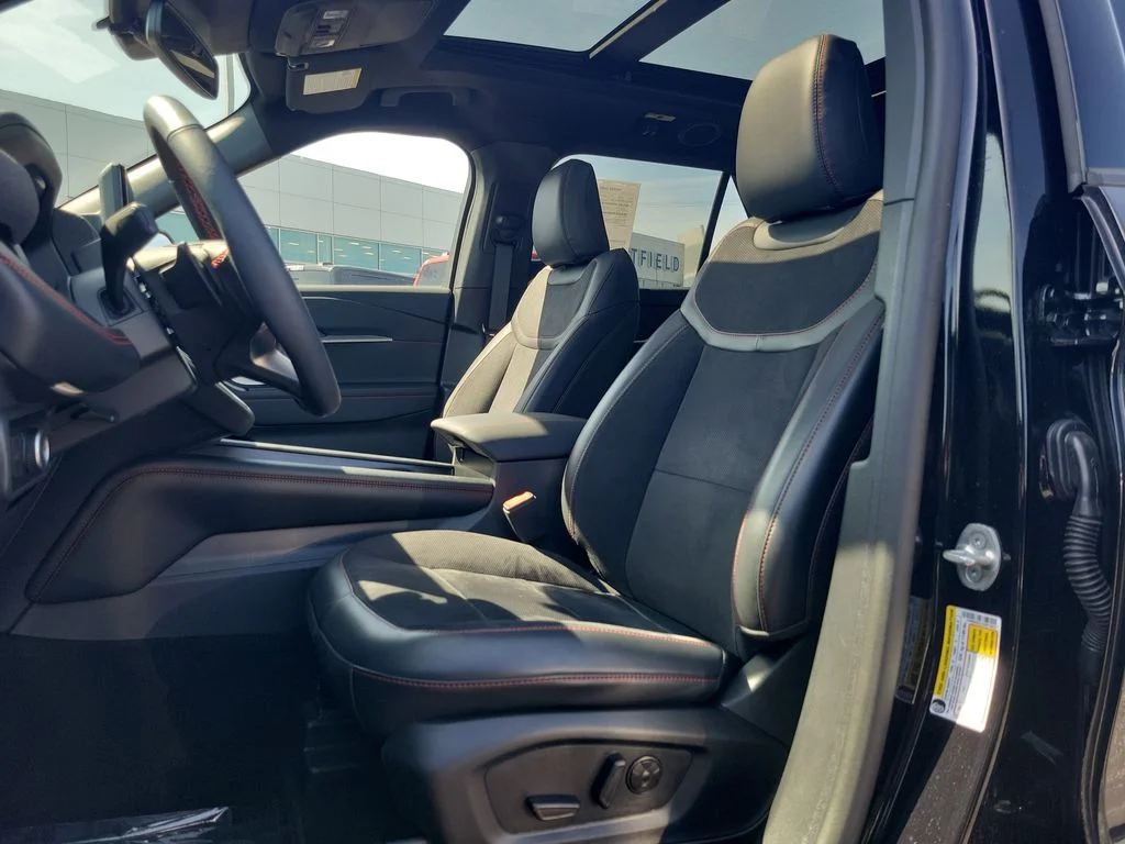 Used 2025 Ford Explorer - photo 22