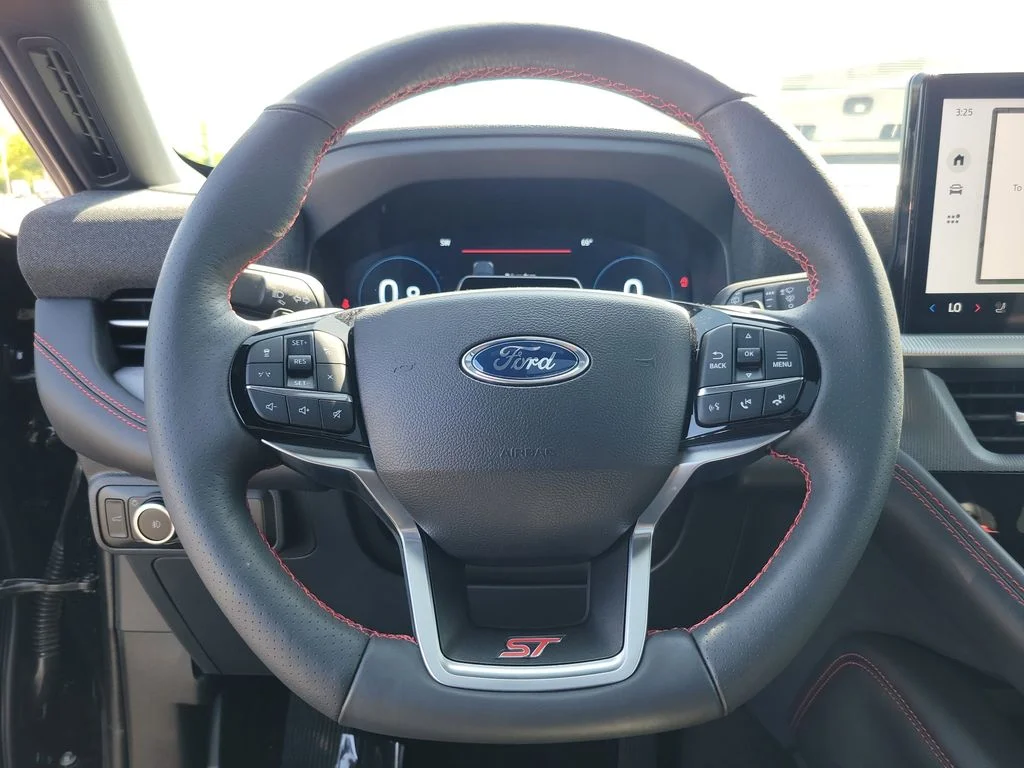 Used 2025 Ford Explorer - photo 24