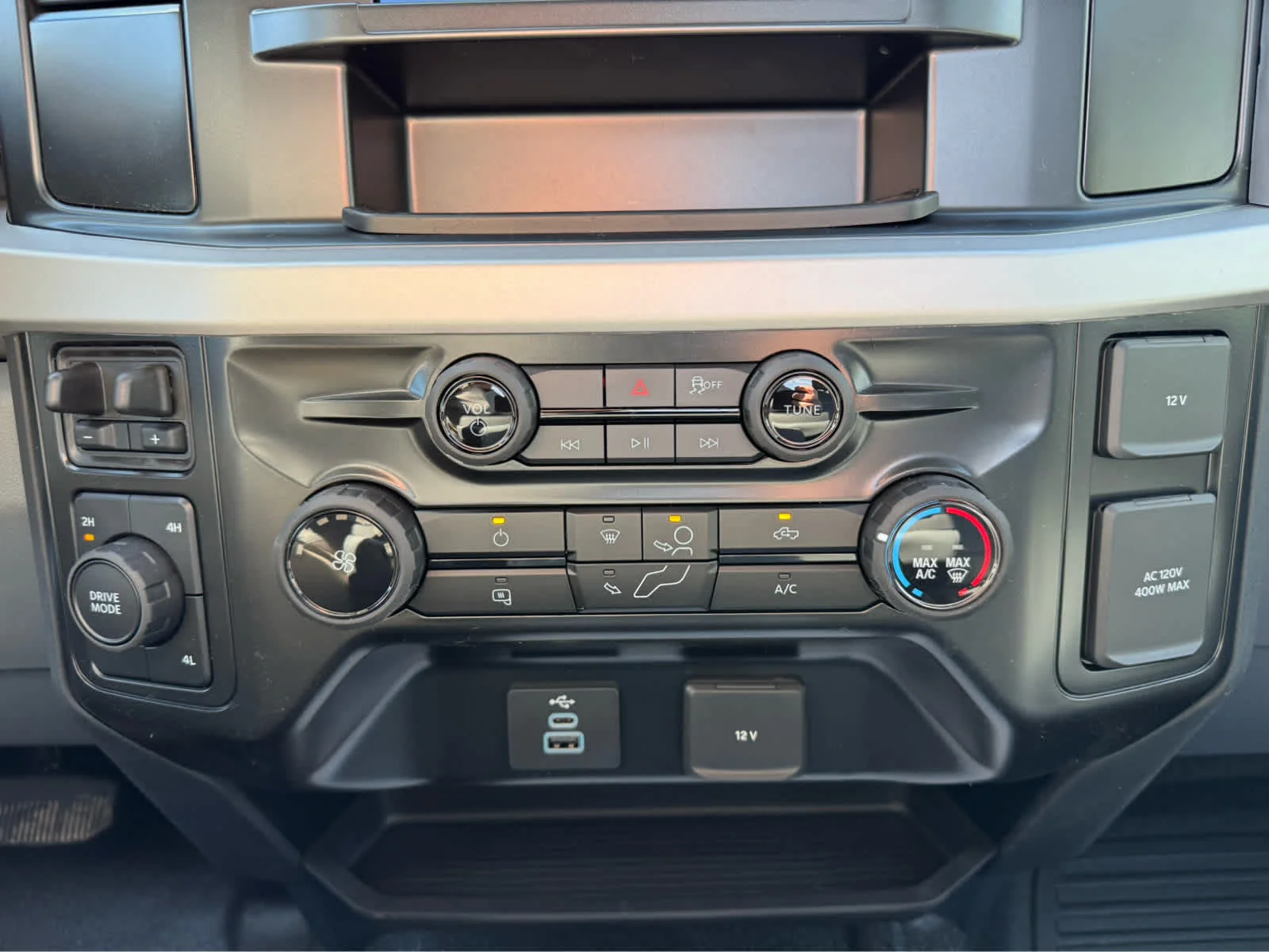 New 2026 Ford F-550 - photo 17