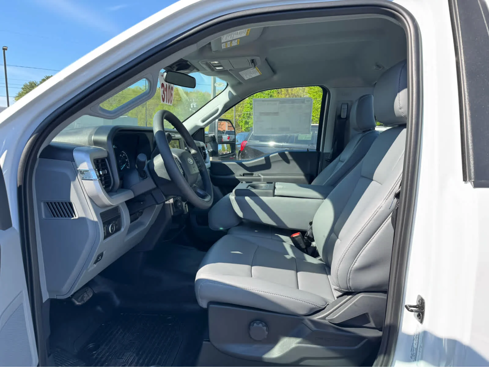 New 2026 Ford F-550 - photo 10