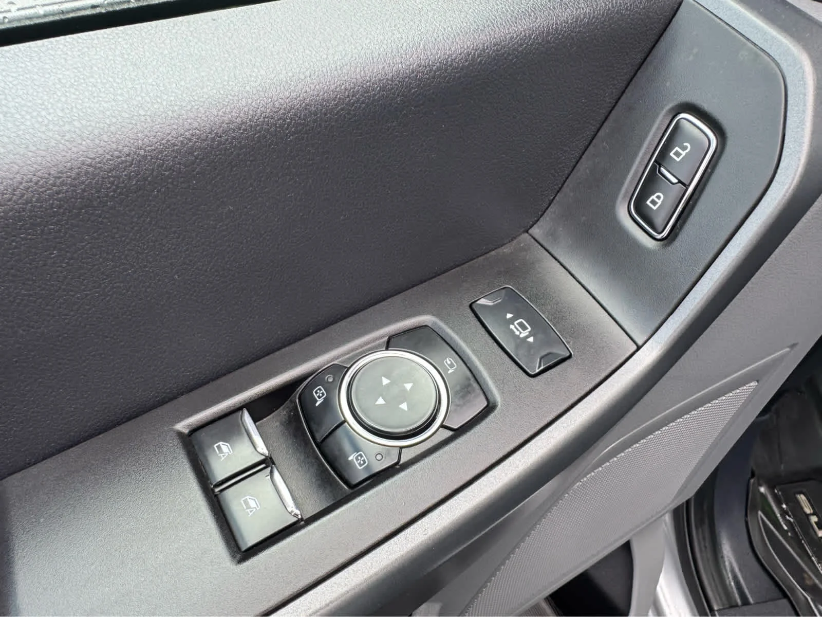 Used 2024 Ford F-550 - photo 12