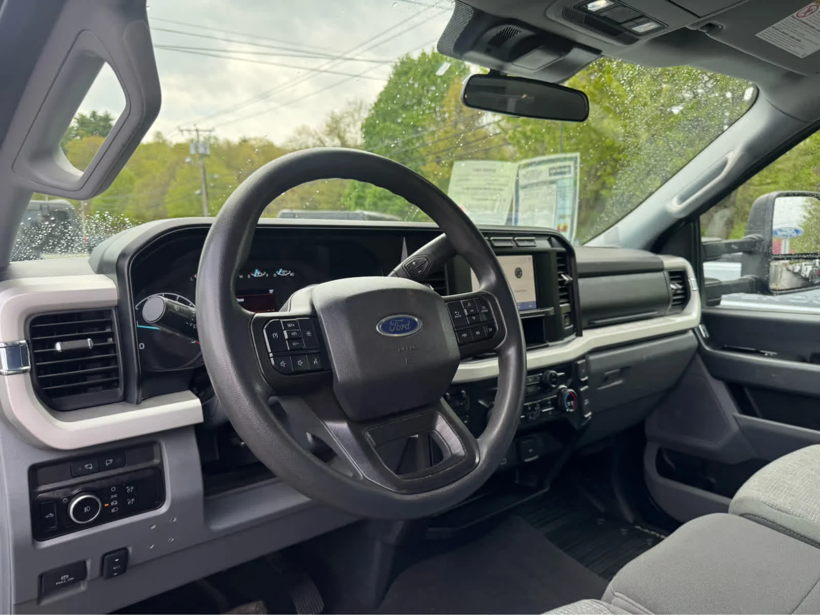 Used 2024 Ford F-550 - photo 14