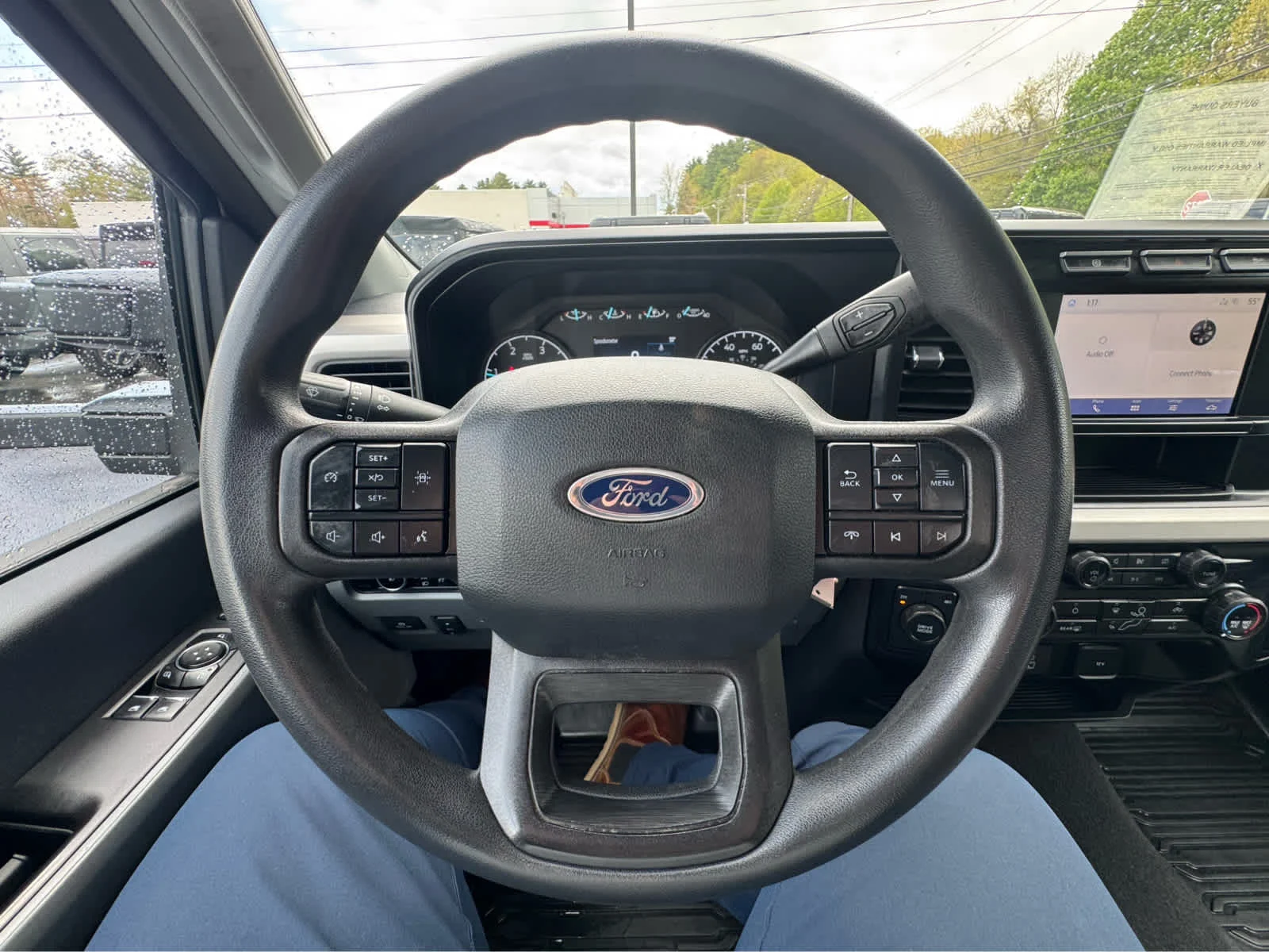 Used 2024 Ford F-550 - photo 15