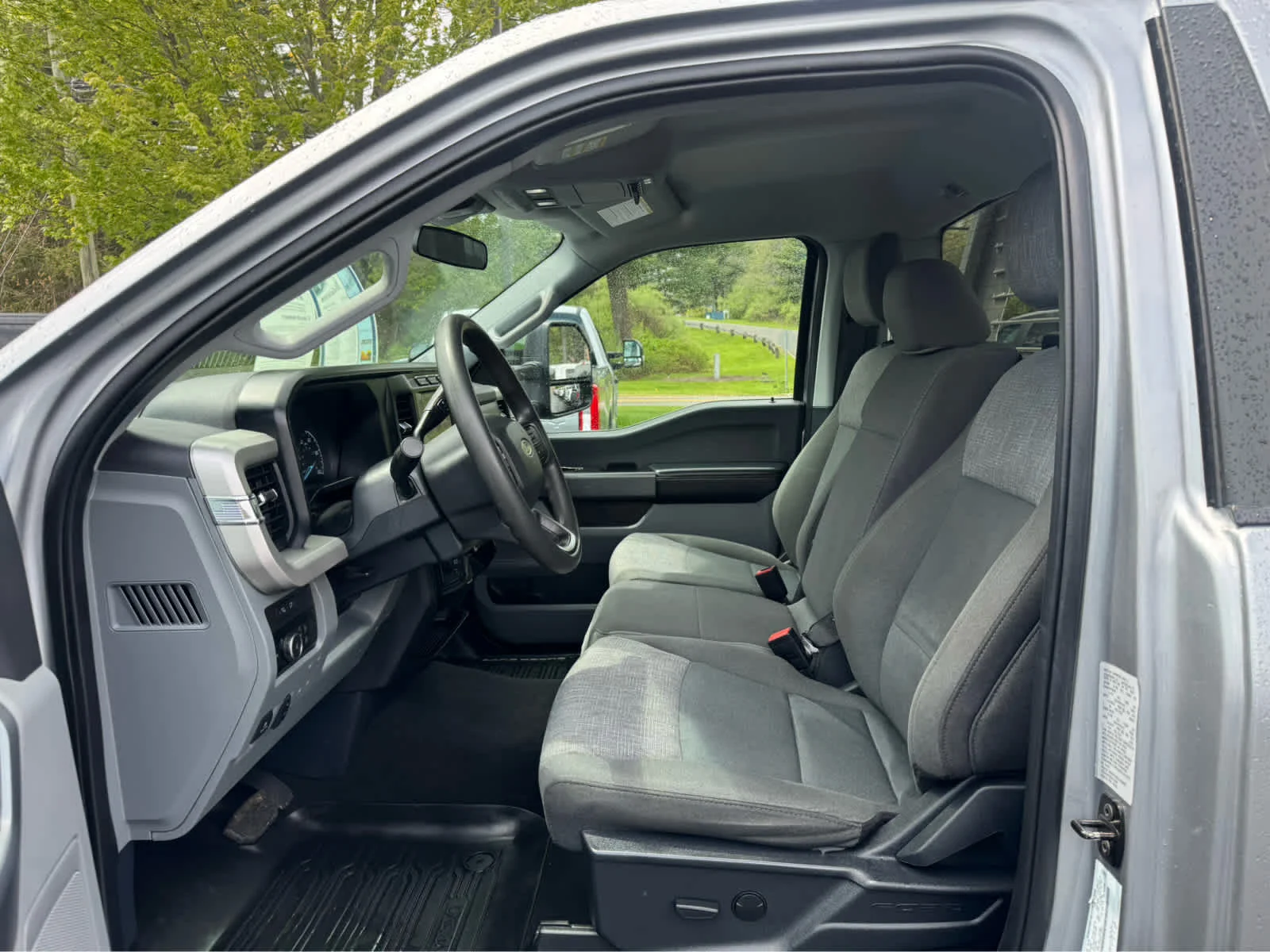 Used 2024 Ford F-550 - photo 10