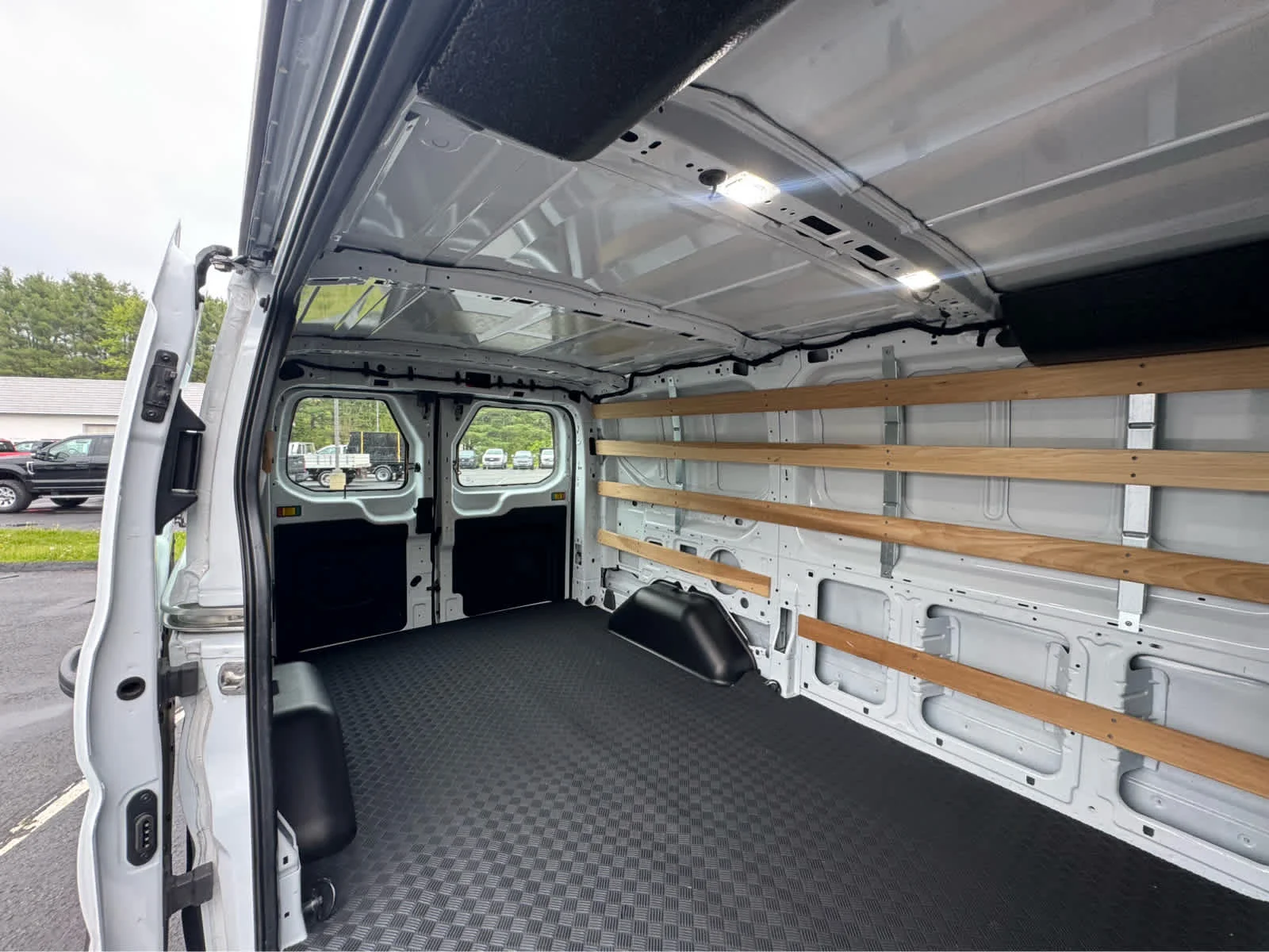 Used 2025 Ford Transit 250 - photo 10