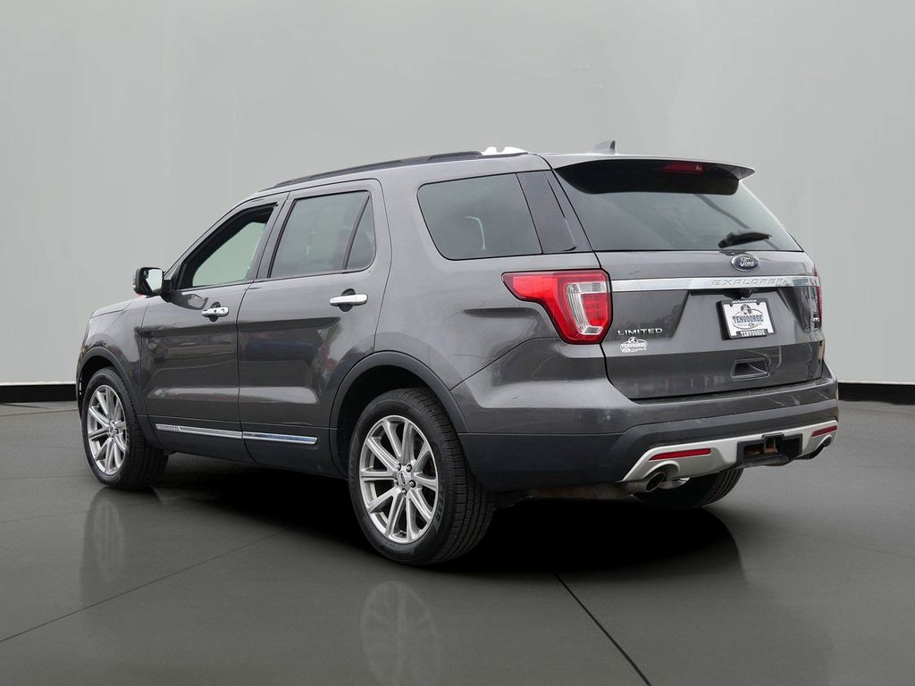 Used 2017 Ford Explorer - photo 2