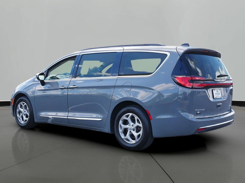 Used 2023 Chrysler Pacifica - photo 2