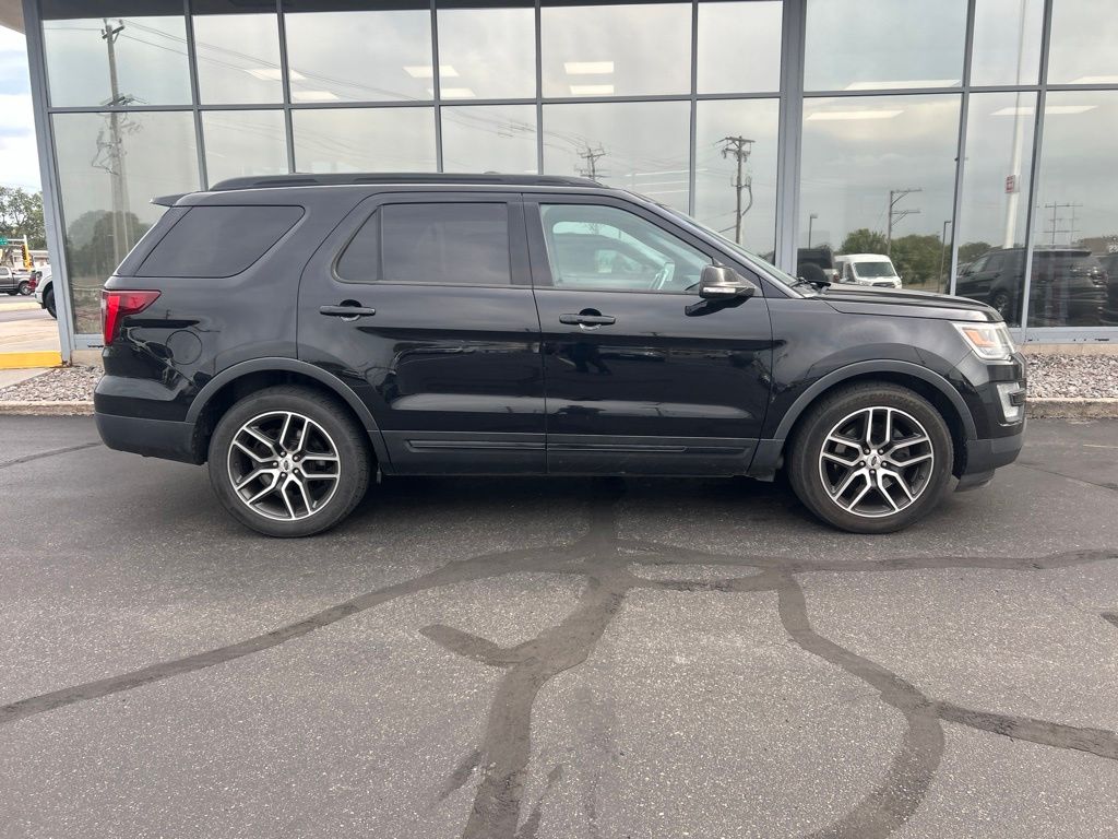 Used 2016 Ford Explorer - photo 2