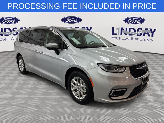 Used 2023 Chrysler Pacifica - photo 1