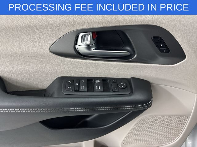 Used 2023 Chrysler Pacifica - photo 8