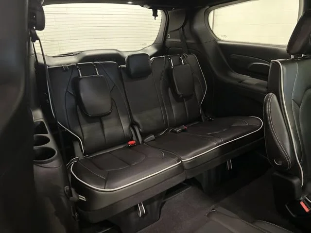 Used 2026 Chrysler Pacifica - photo 17
