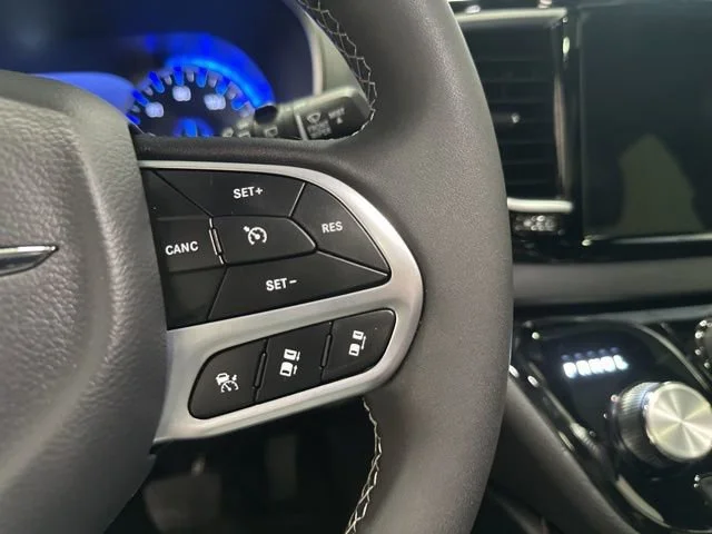 Used 2026 Chrysler Pacifica - photo 21