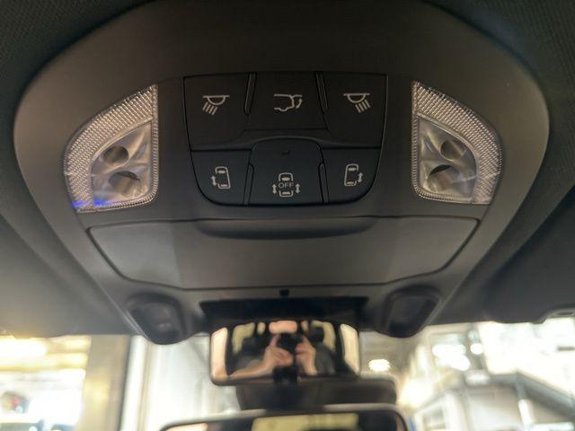 Used 2026 Chrysler Pacifica - photo 34