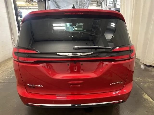 Used 2026 Chrysler Pacifica - photo 6