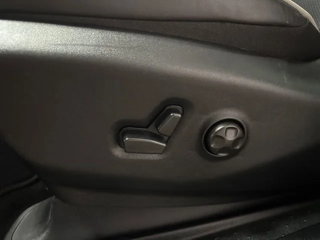 Used 2026 Chrysler Pacifica - photo 9