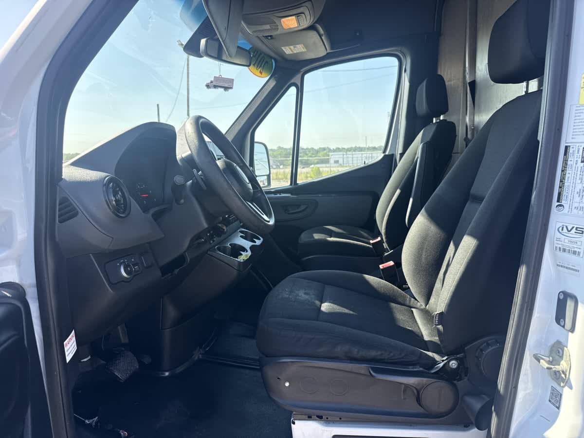 Used 2019 Freightliner Sprinter - photo 9