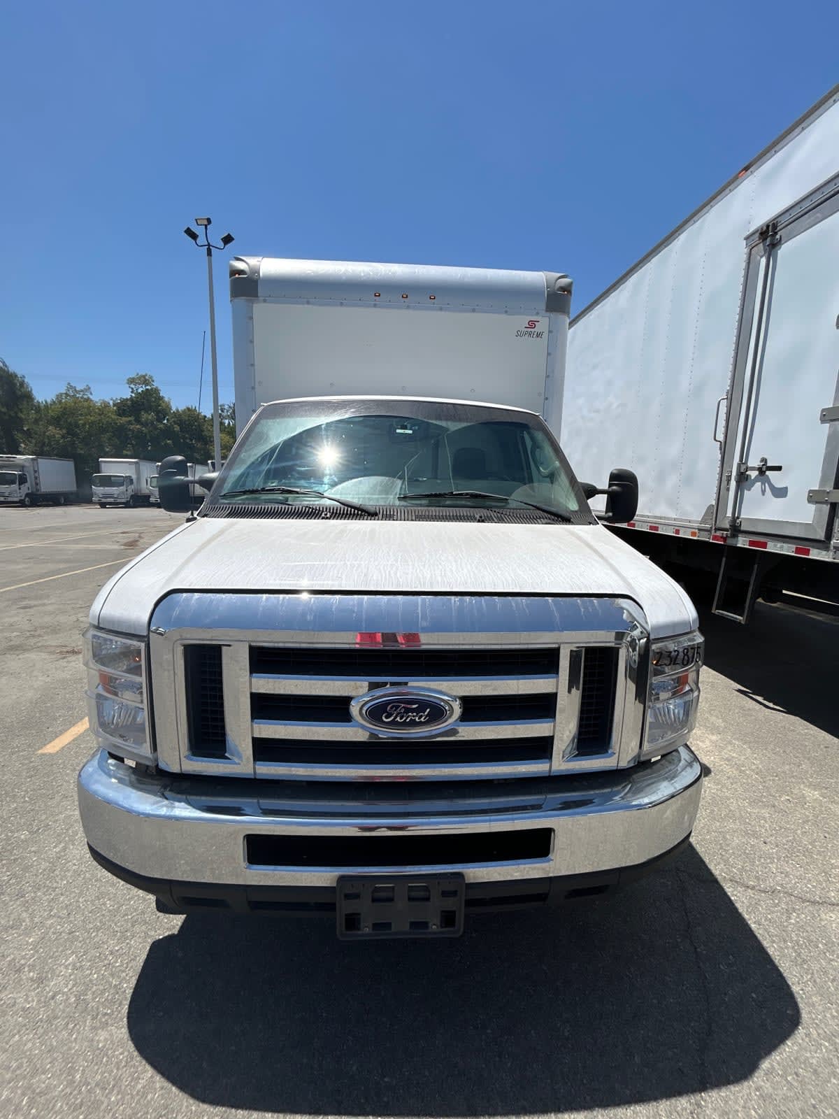 Used 2019 Ford E-450 - photo 2