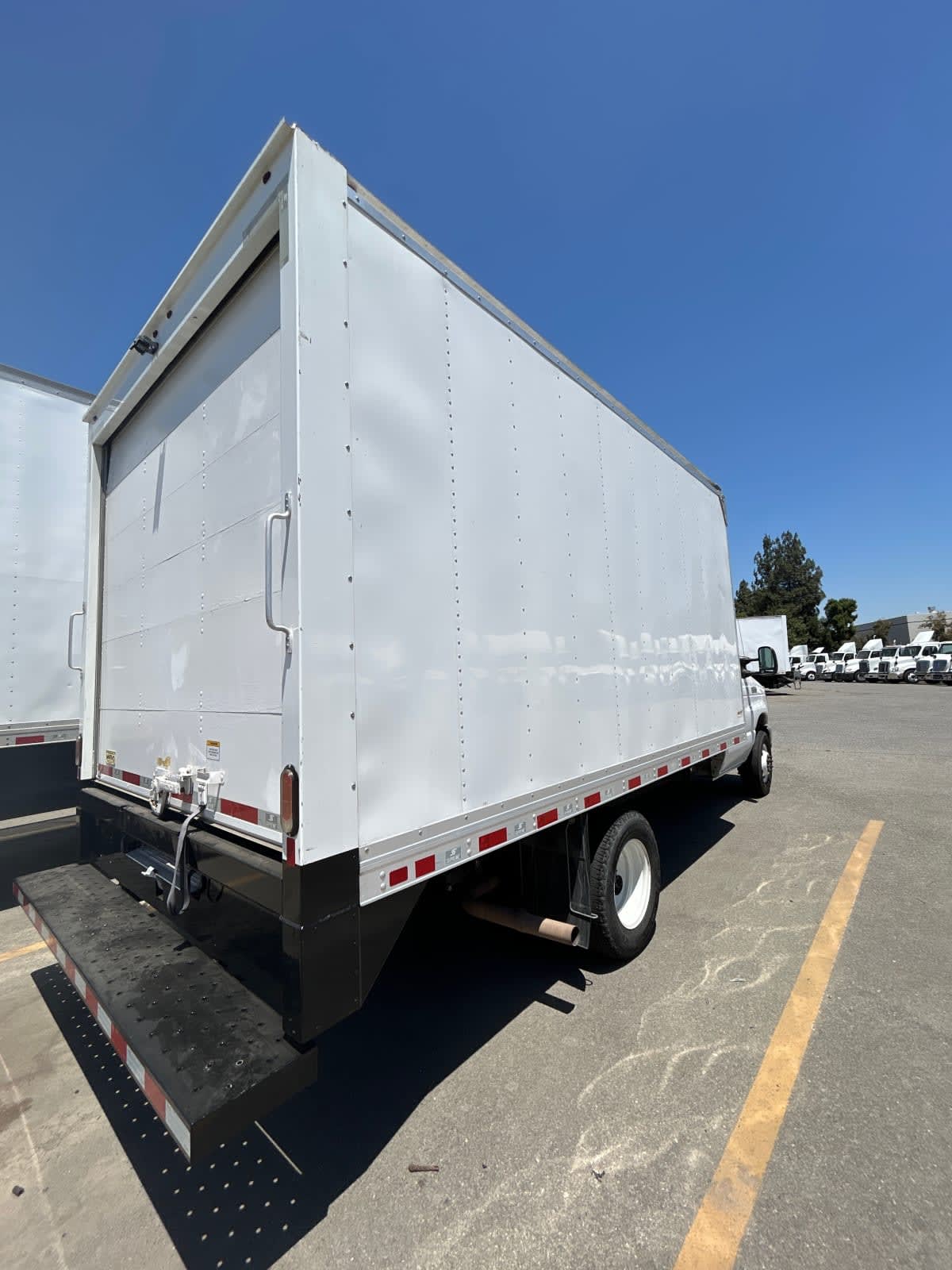 Used 2019 Ford E-450 - photo 6