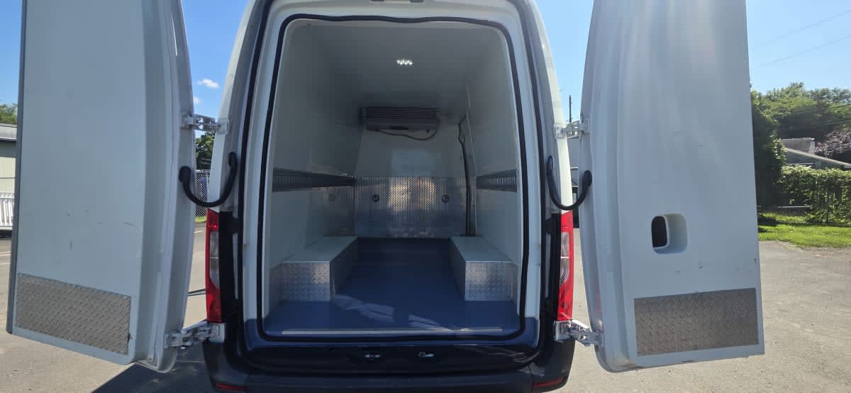 Used 2019 Freightliner Sprinter - photo 2