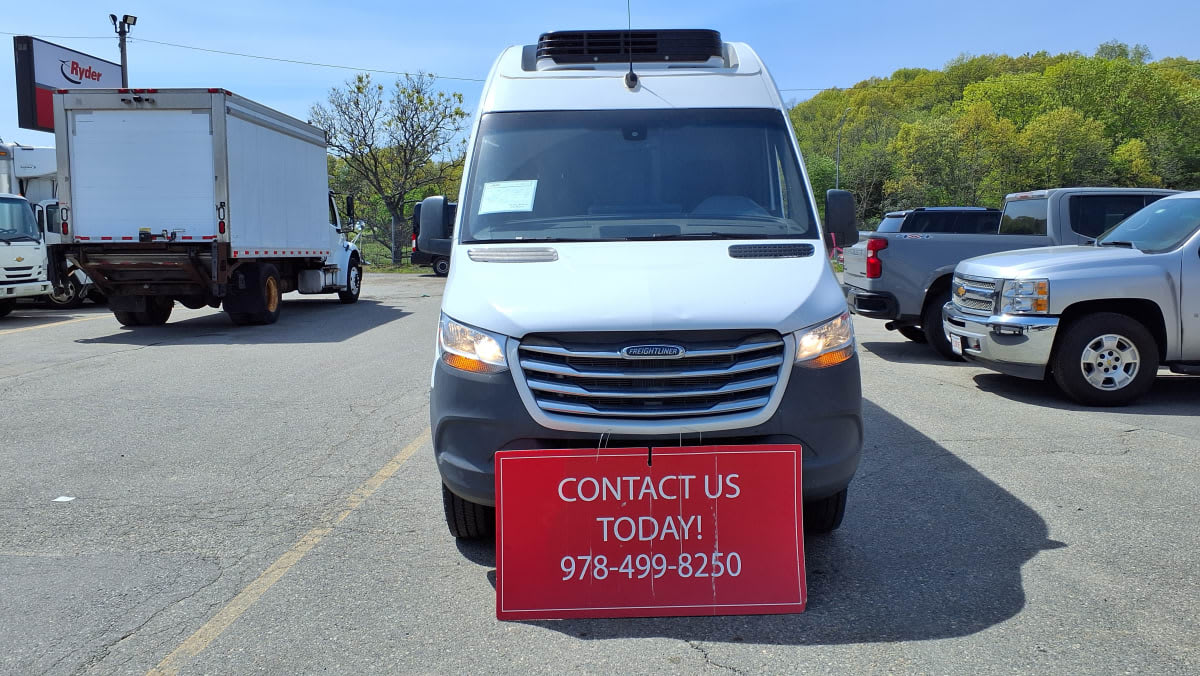 Used 2019 Freightliner Sprinter - photo 2