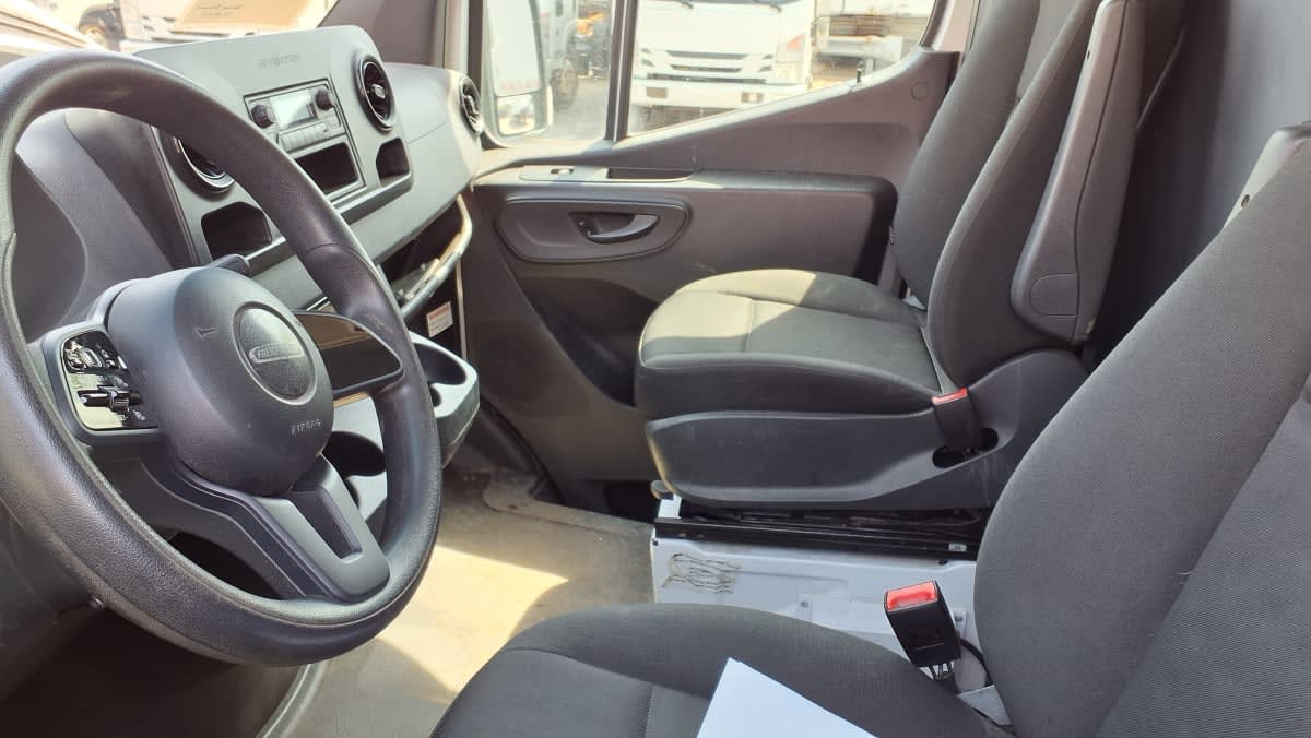 Used 2019 Freightliner Sprinter - photo 10