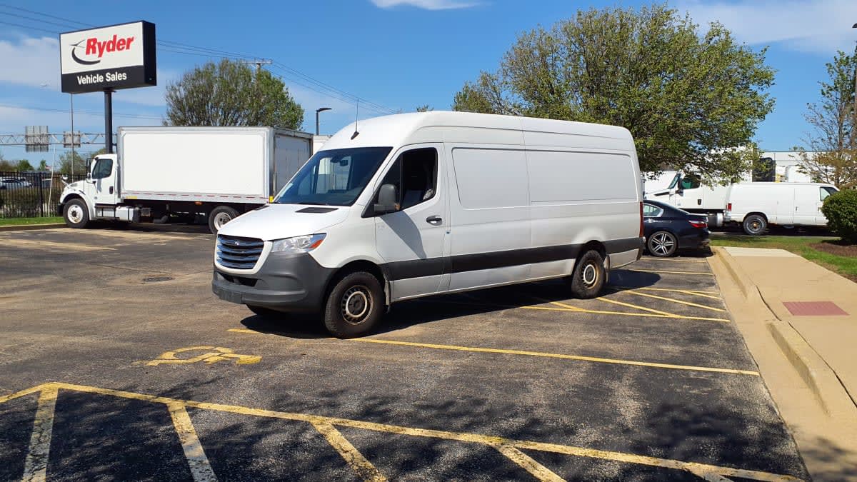 Used 2020 Freightliner Sprinter 2500 - photo 1