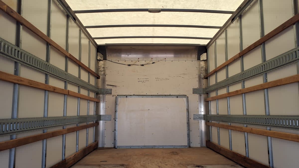 Used 2021 Ford E-350 - photo 2