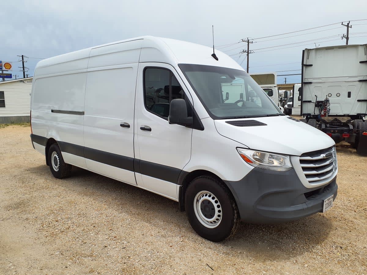 Used 2021 Freightliner Sprinter 2500 - photo 1