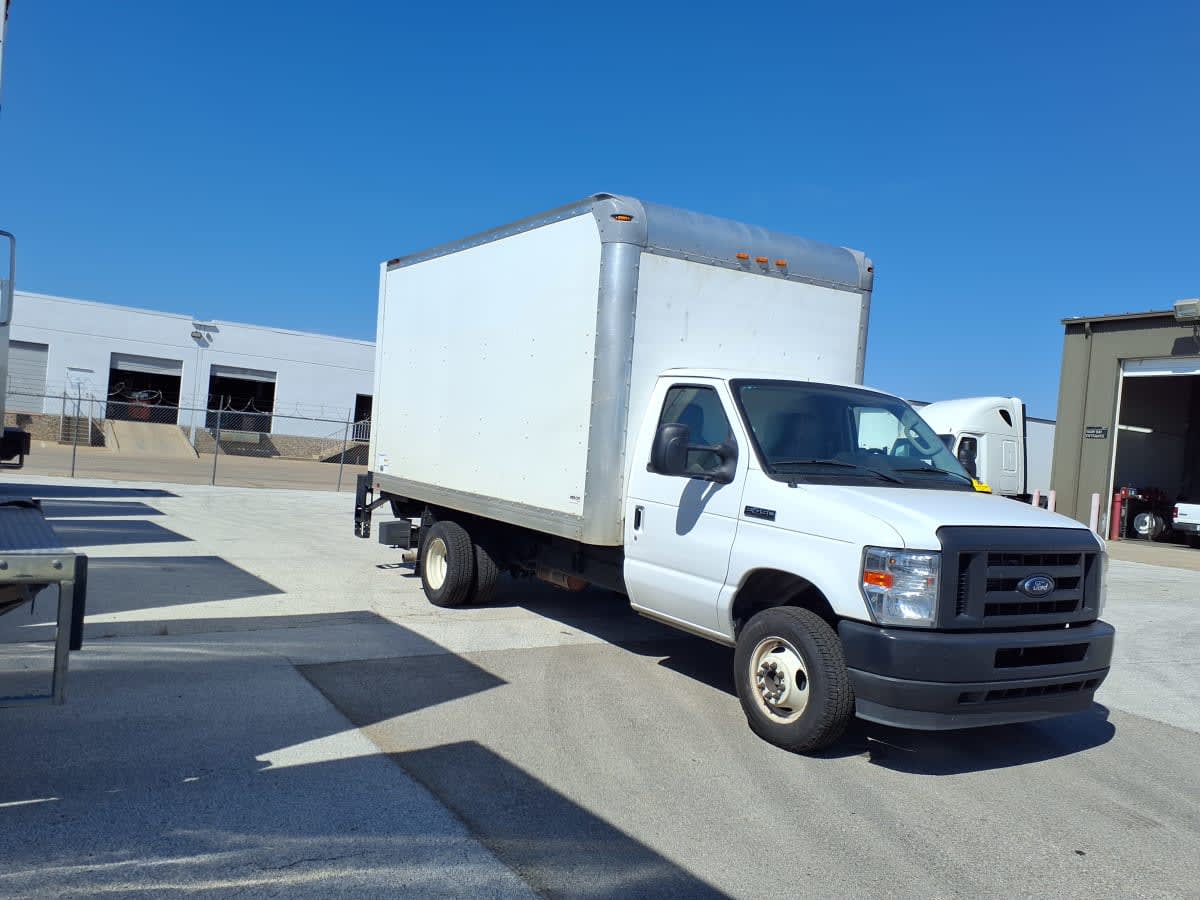 Used 2022 Ford E-450 - photo 5