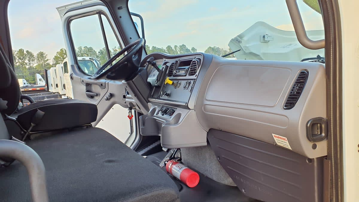 Used 2016 Freightliner M2 106 - photo 13