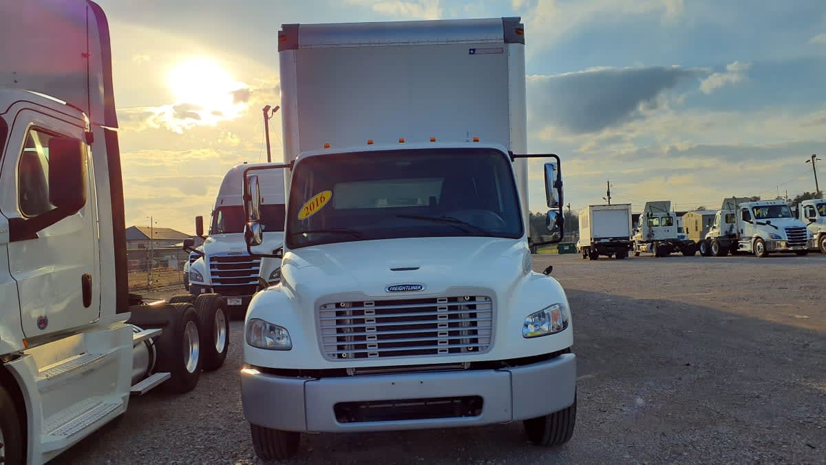 Used 2016 Freightliner M2 106 - photo 2